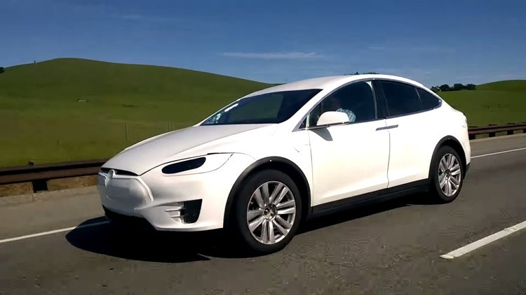 ¿Cómo será el Tesla Model X?