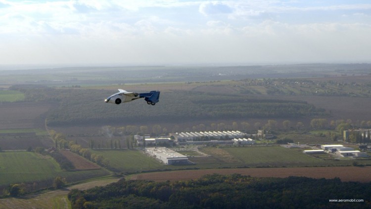 السيارة الطائرة لم تعد ضربا من الخيال