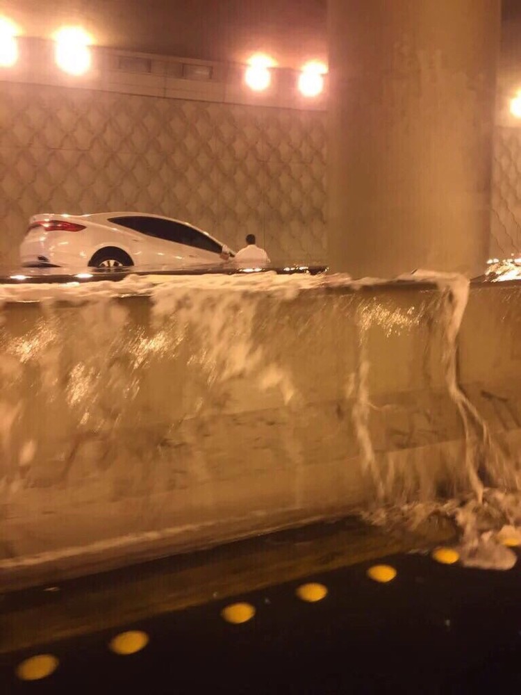 جدة تغرق. تقرير مصور