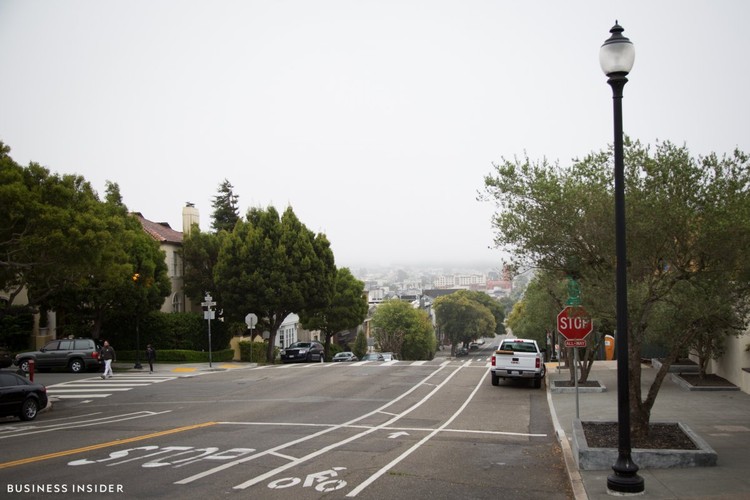 Cómo una pareja de inmigrantes ha comprado las calles de los políticos más ricos de California