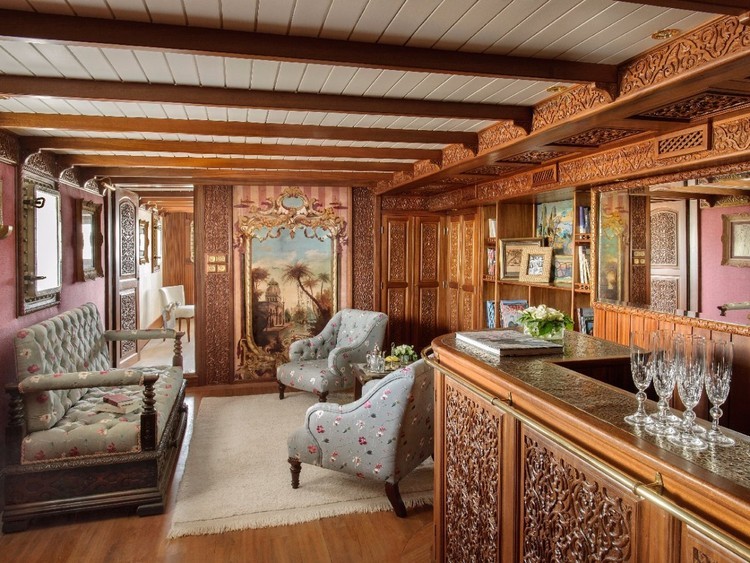 يخت رائع لجاسوس حقيقي