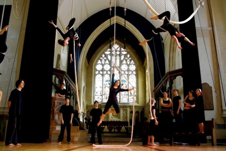 Vendem-se igrejas pela Europa fora