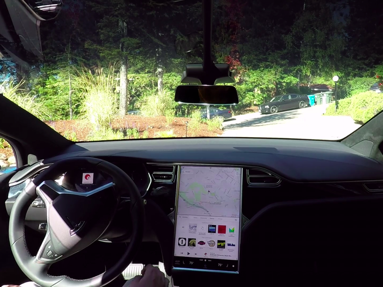 De los coches a la energía solar: la historia de Tesla en fotos