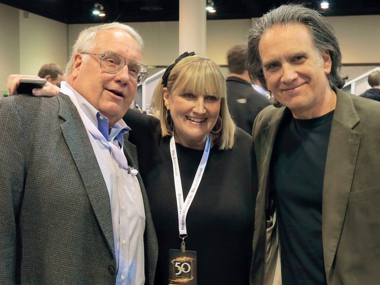 بالصور: كيف ينفق وارن بافيت ملياراته