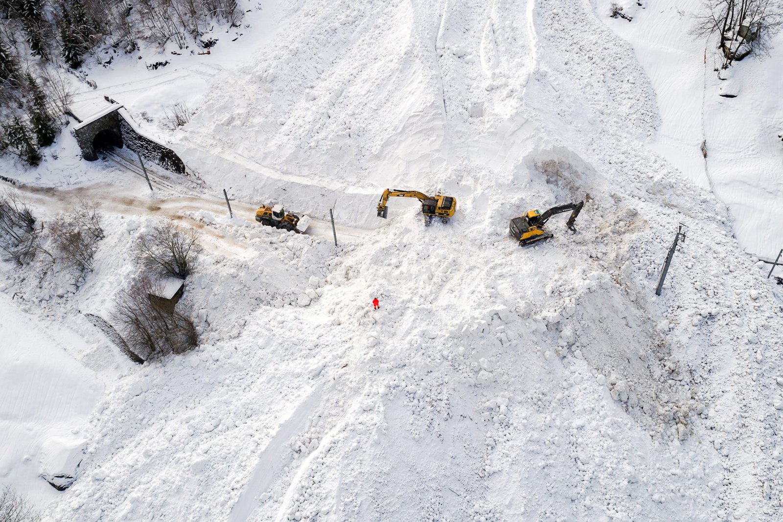 Los resorts de esquí de los Alpes están enterrados en nieve