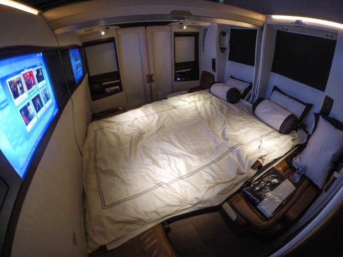 ماذا يعني أن تطير بالخطوط الجوية السنغافورية في الدرجة الأولى بكلفة 18000 دولار