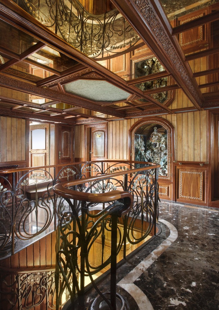 Yate de lujo para espías