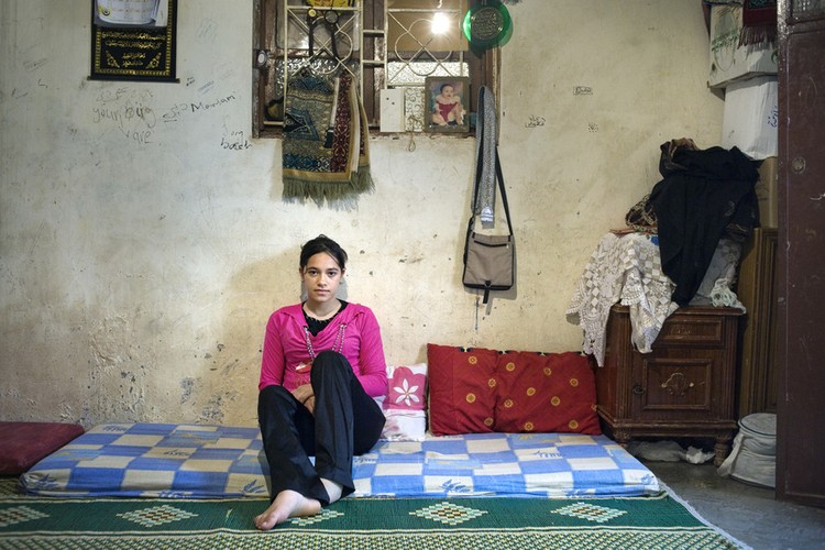 غرف الفتيات في الشرق والغرب