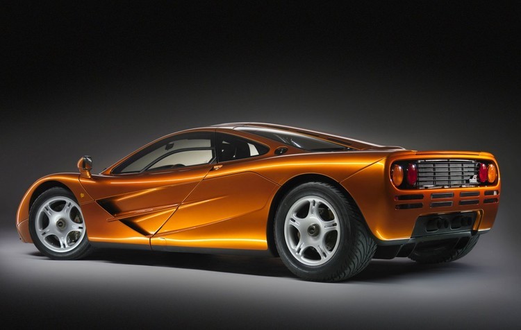  أندر سيارة McLaren F1 LM