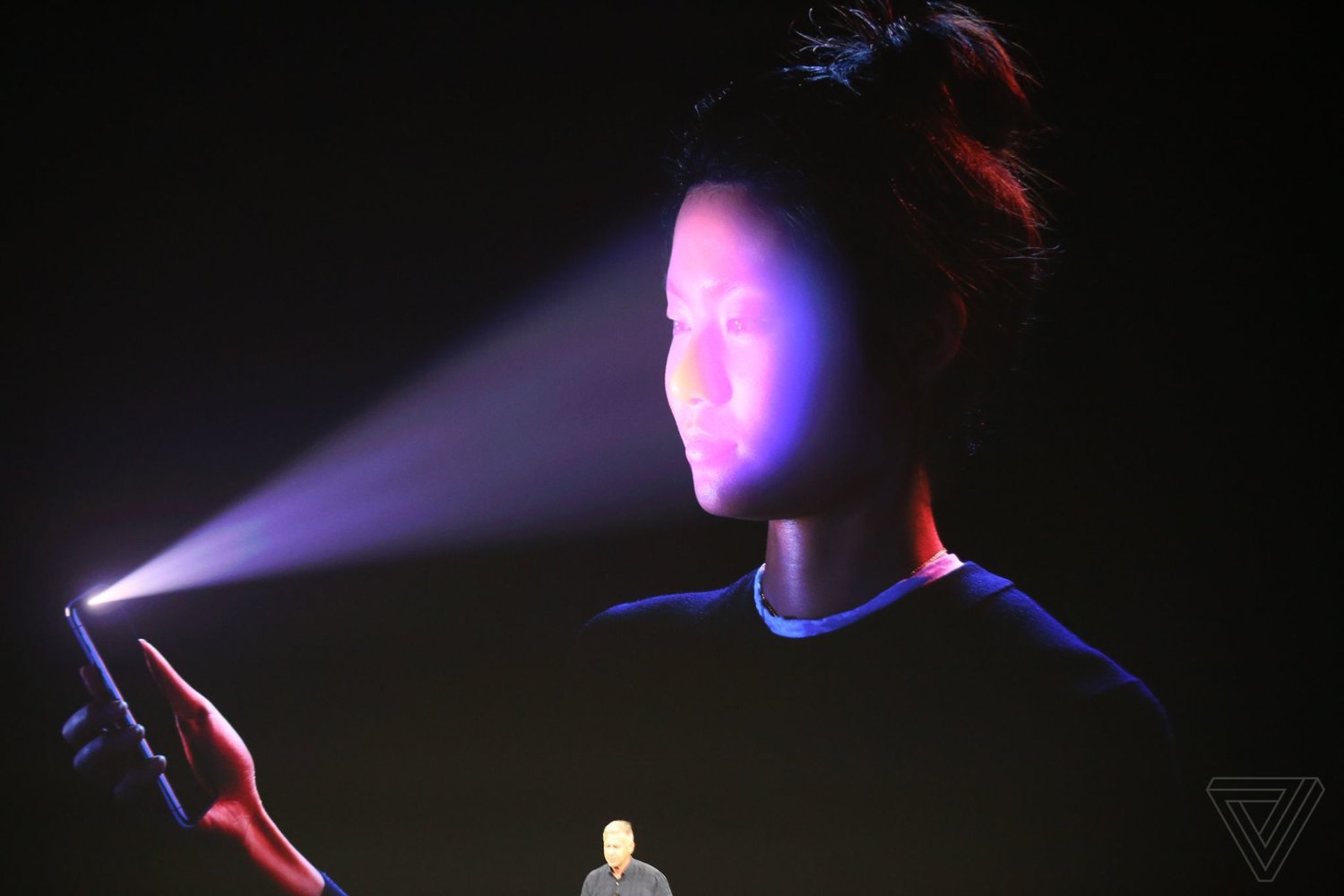 Apple представила iPhone X
