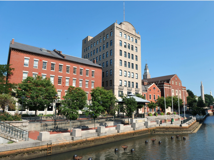 La storia del fondatore di Airbnb