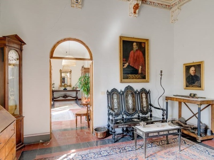 Quer comprar um castelo em Itália?