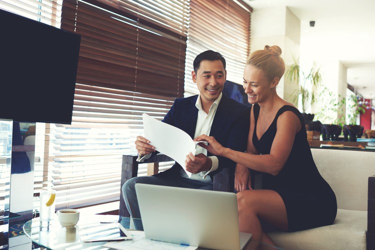 Cómo administran su dinero los millonarios jóvenes