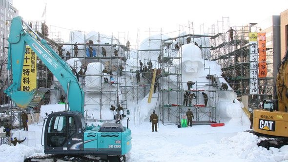 Militares japoneses fazem esculturas de gelo inspiradas em Star Wars