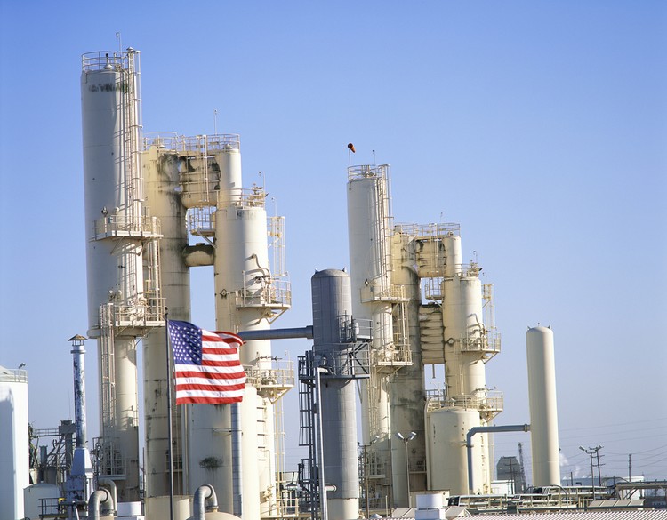 كيف يصعب النفط السياسة النقدية؟