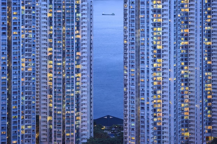 Le foto del momento blu di Hong Kong