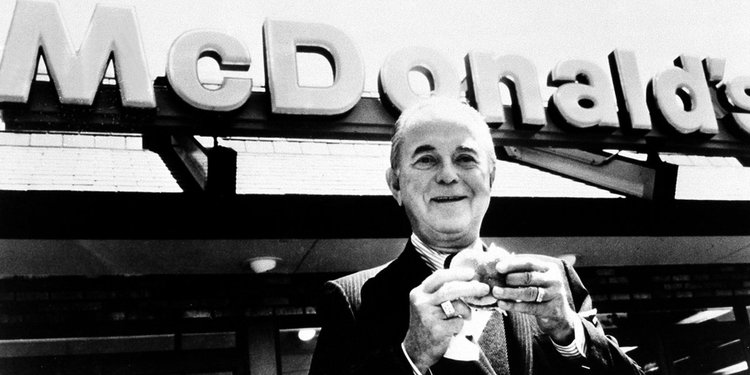 على الرغم من السن: رجال الأعمال المشهورون الذين أصبحوا أثرياء بعد تجاوزهم الثلاثين من عمرهم