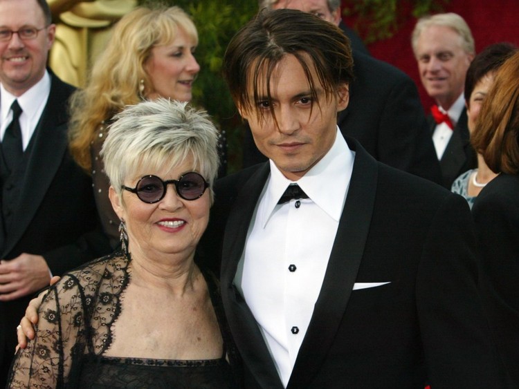 Cómo vivir con 2 millones de dólares al mes: aprenda de Johnny Depp