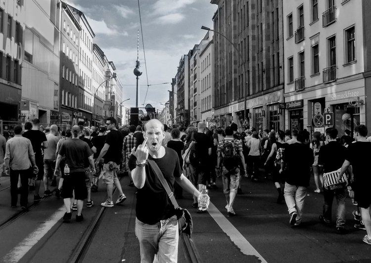 “Idos al infierno, startups”