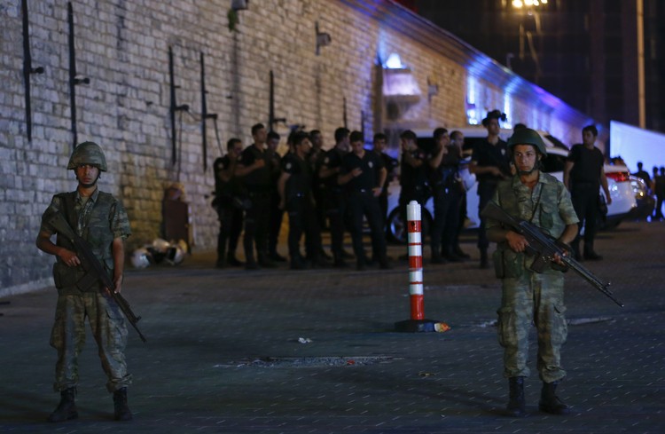 Le immagini del colpo di stato dei militari in Turchia