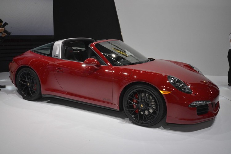 Porsche comercializa 21 versões do icónico 911