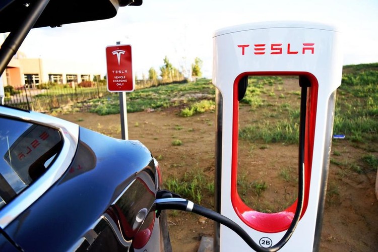 Prueba de conducción del Tesla Model X D100