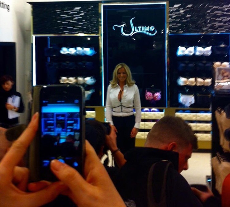 A história de Michelle Mone, a magnata da lingerie