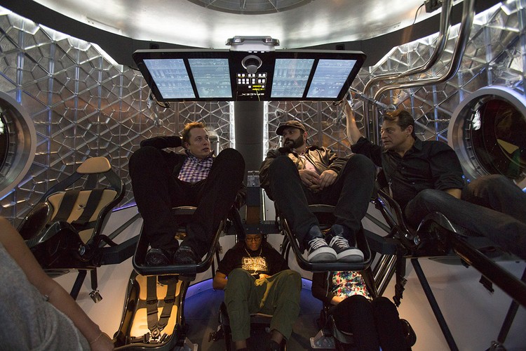 إلون ماسك: الرجل الذي يغير العالم