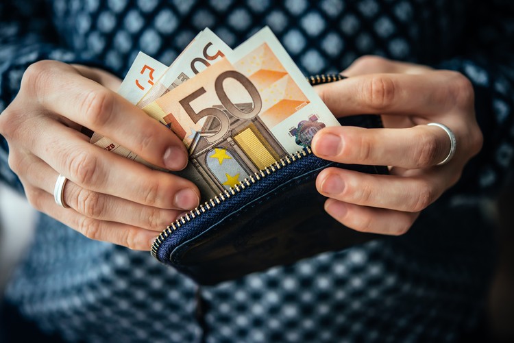 Tasso di disoccupazione sotto il 12%, prima volta in 7 anni