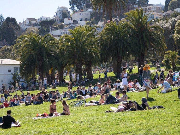 على ماذا ينفق مارك زوكربيرغ ملياراته