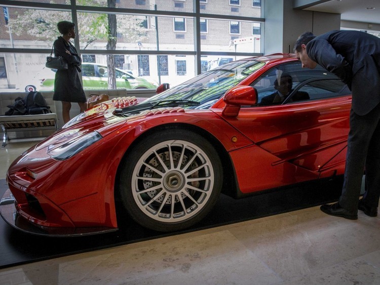  أندر سيارة McLaren F1 LM