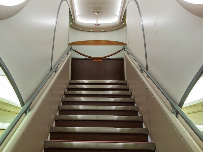 ماذا يعني أن تطير بالخطوط الجوية السنغافورية في الدرجة الأولى بكلفة 18000 دولار