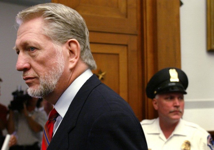 عشرة أكبر محتالين في العالم