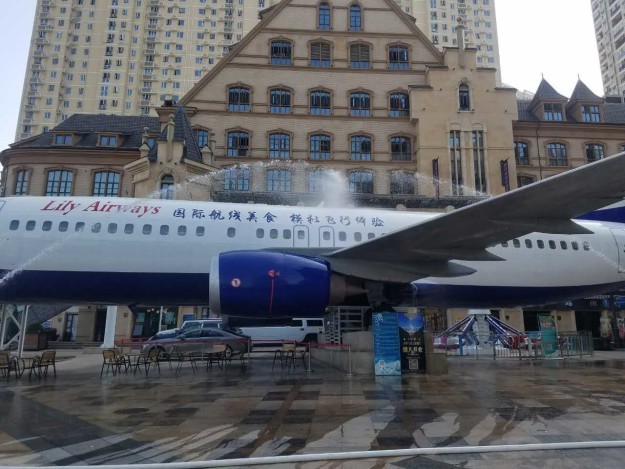 صور: رجل أعمال صيني حول Boeing 737 إلى مطعم