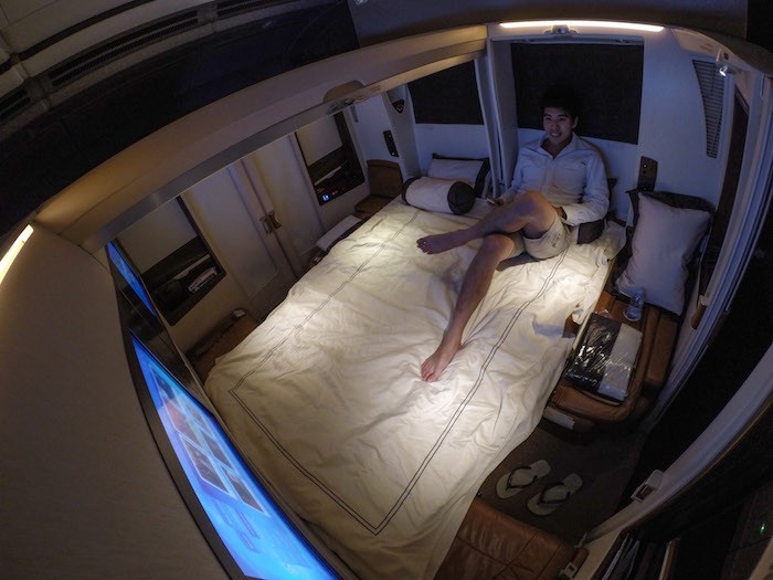 ماذا يعني أن تطير بالخطوط الجوية السنغافورية في الدرجة الأولى بكلفة 18000 دولار