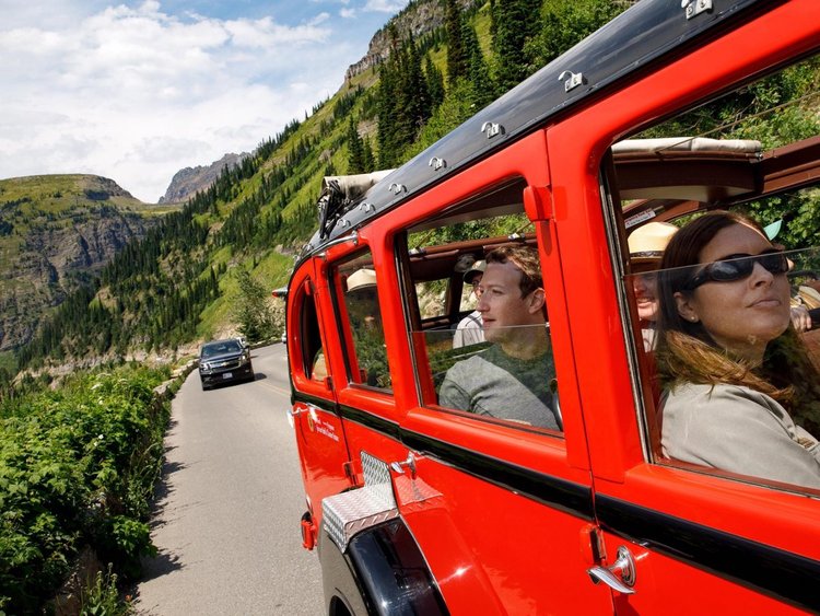 على ماذا ينفق مارك زوكربيرغ ملياراته