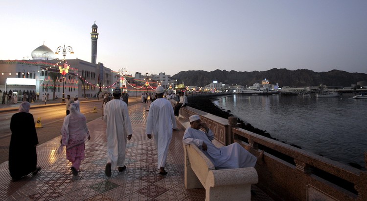 Gli Emirati Arabi si trovano ad affrontare per la prima volta tagli ai sussidi e aumento dei prezzi