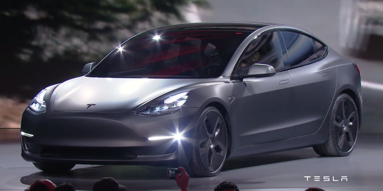 Tesla ha presentato la Model 3