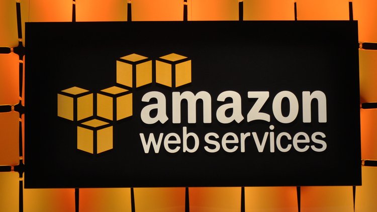 Cómo el blockchain se ha convertido en un arma en la guerra entre Amazon e IBM