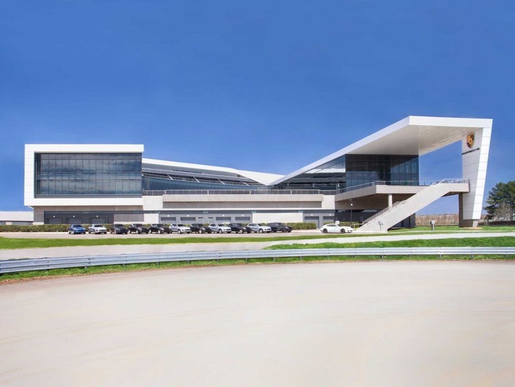 Como Disneyland, pero con Porsches