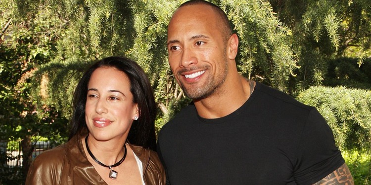 Cómo gana y gasta el dinero Dwayne "The Rock" Johnson