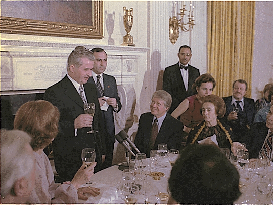 سلطة لموسوليني.. ما الطبق المفضل لدى مستبدي القرن الـ20