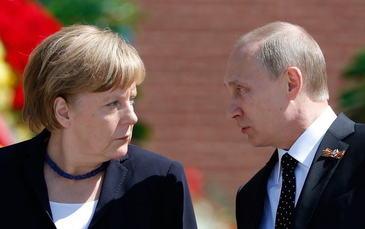 Angela Merkel está à mercê de Putin e Erdogan