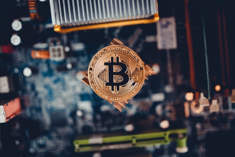 La capitalizzazione di Apple supera i 900 miliardi di dollari