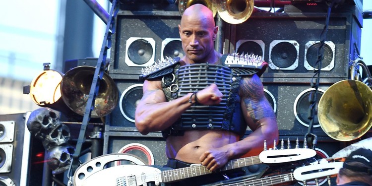 Cómo gana y gasta el dinero Dwayne "The Rock" Johnson