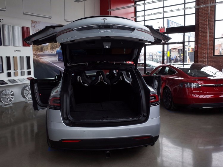 كل ما نعرفه عن سيارة الكروسوفر الغامضة Tesla Model Y