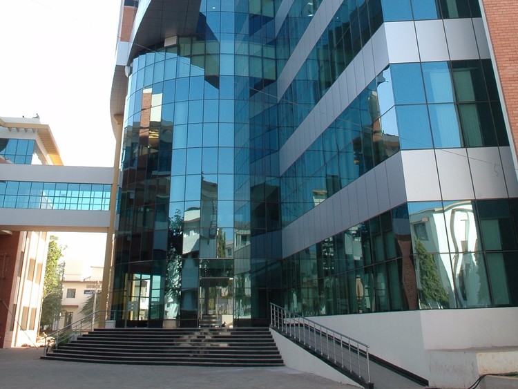 قصة ساتيا ناديلا-- الإنسان الذي يغير مايكروسوفت