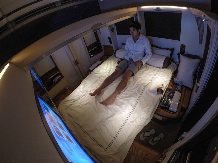 ماذا يعني أن تطير بالخطوط الجوية السنغافورية في الدرجة الأولى بكلفة 18000 دولار