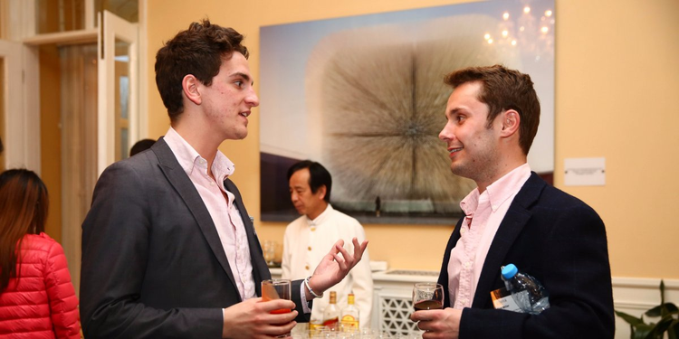 Cómo el atractivo de una persona afecta a su carrera y a su éxito