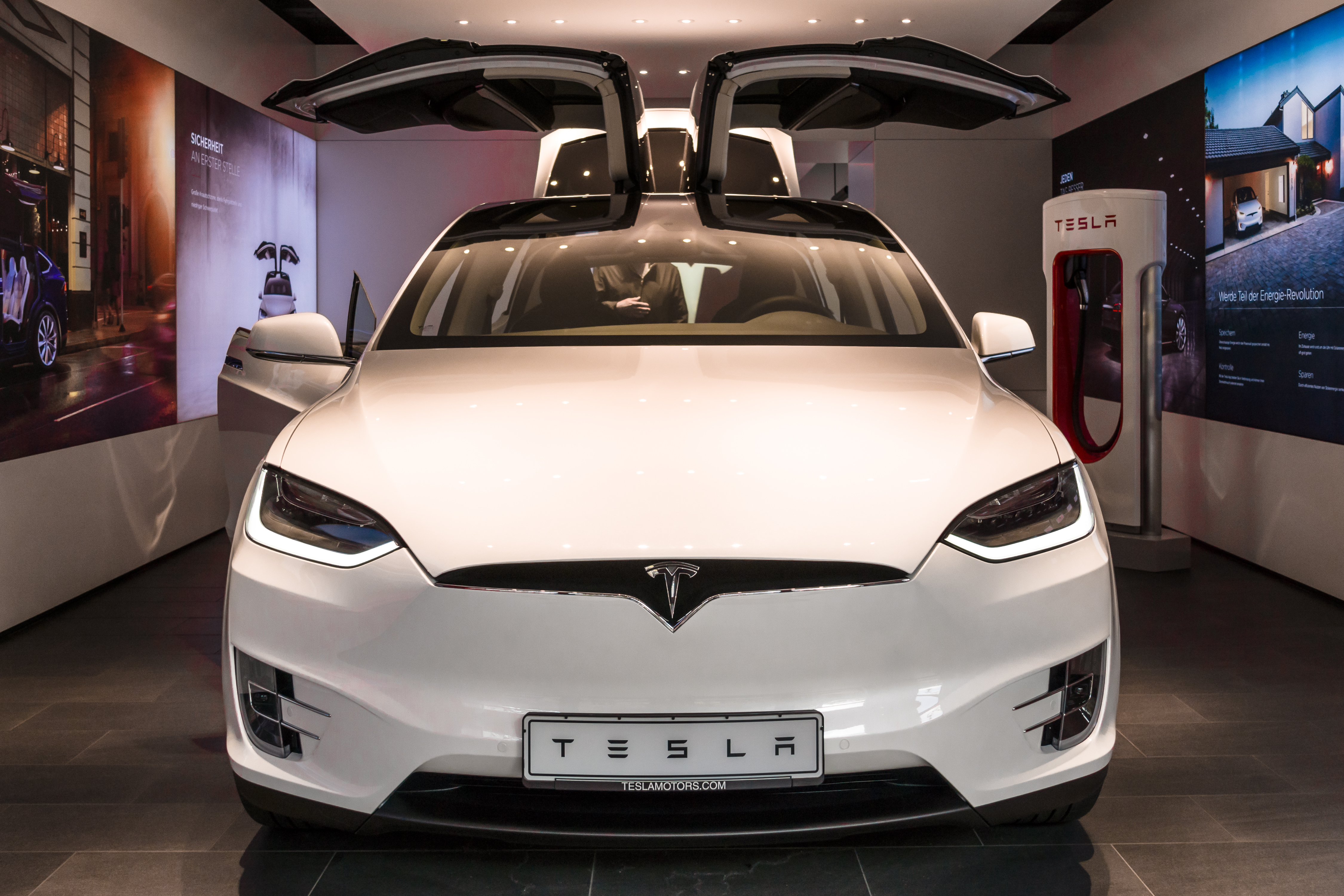Модельный ряд Tesla 2021